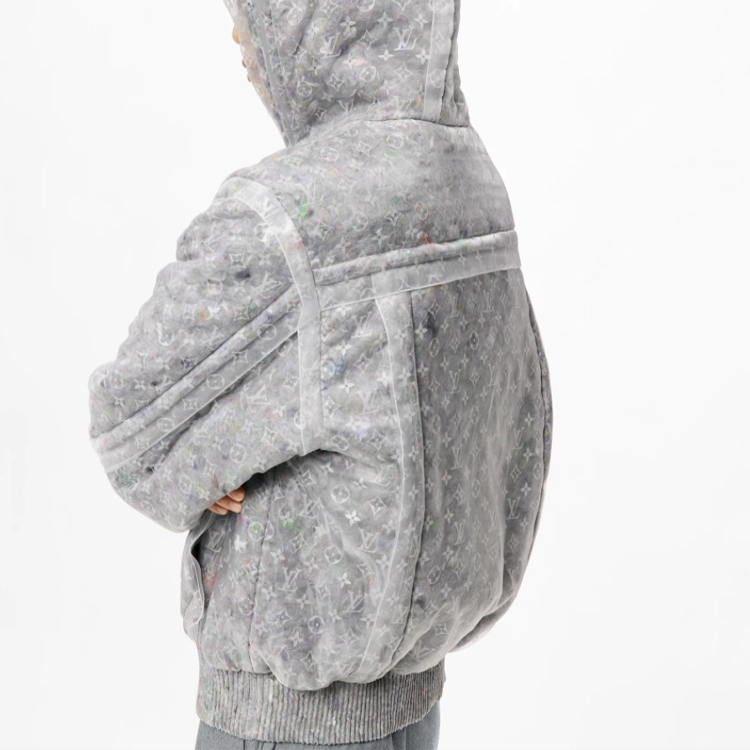 Shop LOUIS VUITTON FW21 Jaket Hoodie Cetakan Monogram Perak Transparan. 1A96Y4