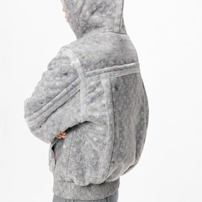 LOUIS VUITTON FW21 Jaket Hoodie Cetakan Monogram Perak Transparan. 1A96Y4 Shop LOUIS VUITTON FW21 Jaket Hoodie Cetakan Monogram Perak Transparan. 1A96Y4