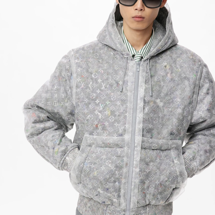 Purchase LOUIS VUITTON FW21 Jaket Hoodie Cetakan Monogram Perak Transparan. 1A96Y4