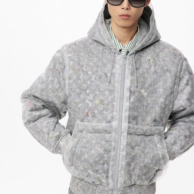 LOUIS VUITTON FW21 Jaket Hoodie Cetakan Monogram Perak Transparan. 1A96Y4 Purchase LOUIS VUITTON FW21 Jaket Hoodie Cetakan Monogram Perak Transparan. 1A96Y4