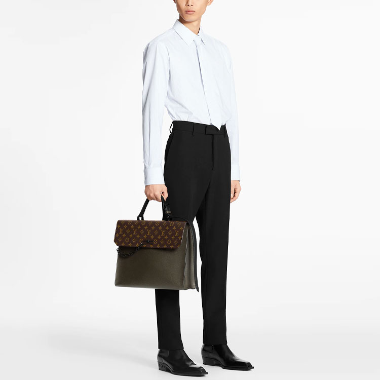 Lookbook Camisa de Manga Larga para Hombre LOUIS VUITTON FW21 Blanca con Rayas y Detalle de Corbata 1A8ASZ