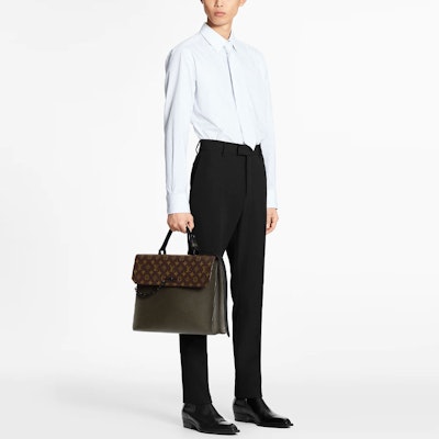 ルイ・ヴィトン FW21 白 ストライプ 柄 ネクタイディテール 長袖 シャツ メンズ 1A8ASZ Lookbook ルイ・ヴィトン FW21 白 ストライプ 柄 ネクタイディテール 長袖 シャツ メンズ 1A8ASZ