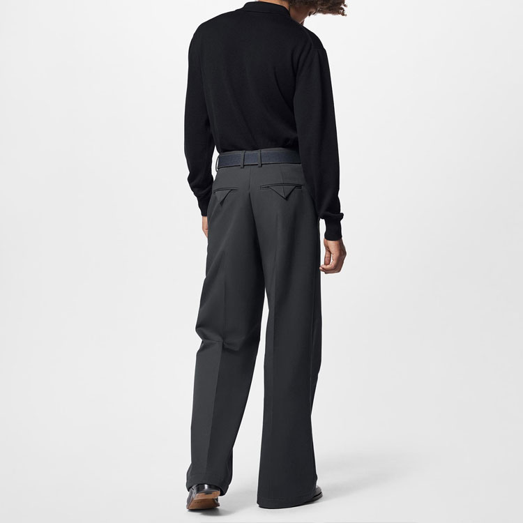 Lookbook LOUIS VUITTON FW22  Black Loose Fit Polo with Chest Animal Print. 1AAT4M