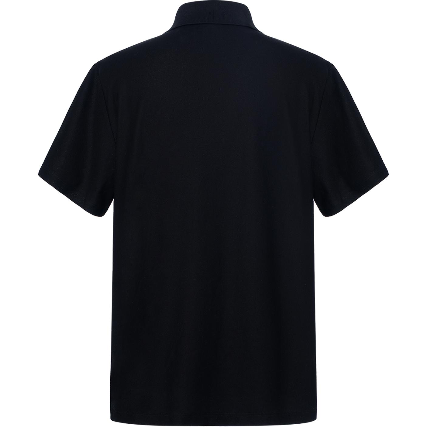 Lookbook LOUIS VUITTON FW22 Kaos Polo Hitam dengan Logo Bordir Lengan Pendek. 1AATR9