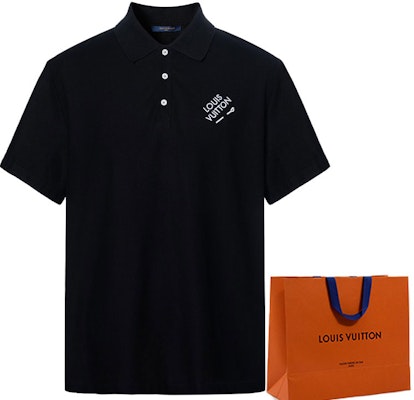 LOUIS VUITTON FW22 Kaos Polo Hitam dengan Logo Bordir Lengan Pendek. 1AATR9 Shop LOUIS VUITTON FW22 Kaos Polo Hitam dengan Logo Bordir Lengan Pendek. 1AATR9