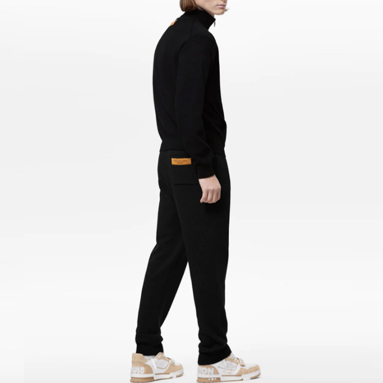 Purchase ルイ・ヴィトン FW22 ブラック無地ジップアップニットセーター. 1AA4VI