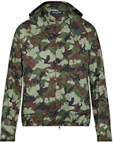 LOUIS VUITTON FW22 Camouflage Print Hooded Jacket in Camouflage Color. 1A7X5J LOUIS VUITTON FW22 Camouflage Print Hooded Jacket in Camouflage Color. 1A7X5J