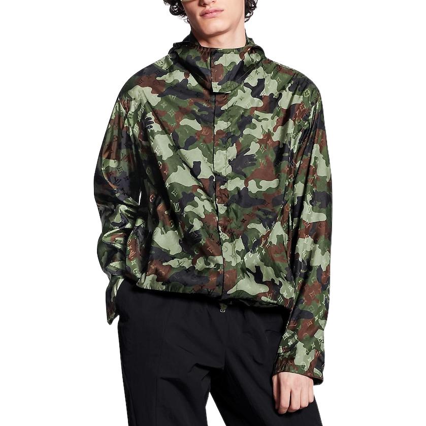 Shop LOUIS VUITTON FW22 Jaket Hoodie Motif Camouflage Warna Kamuflase. 1A7X5J