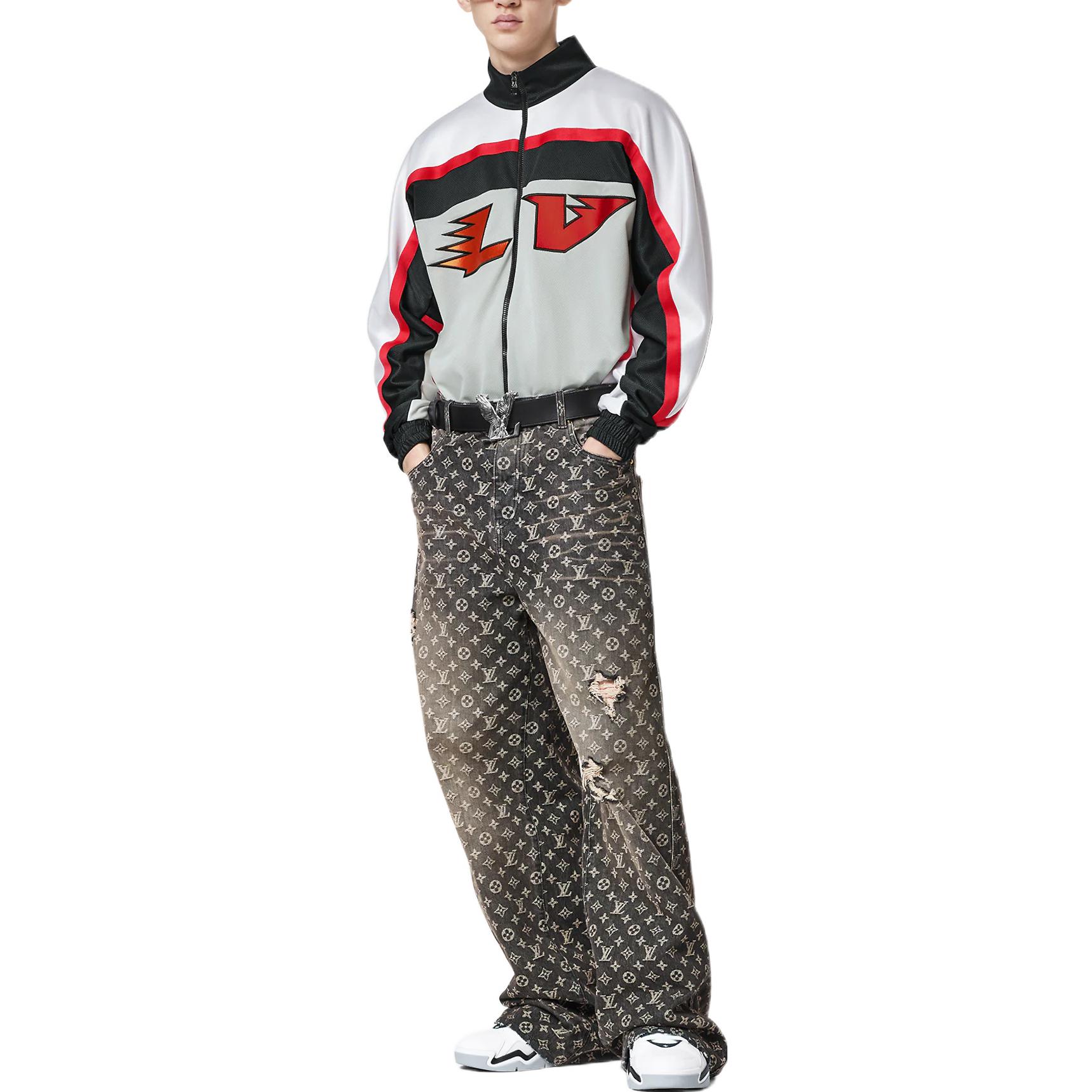 Lookbook 루이 비통 FW22 아이스하키 자켓 화이트 레터 컬러 블록 디자인 1AAGPZ