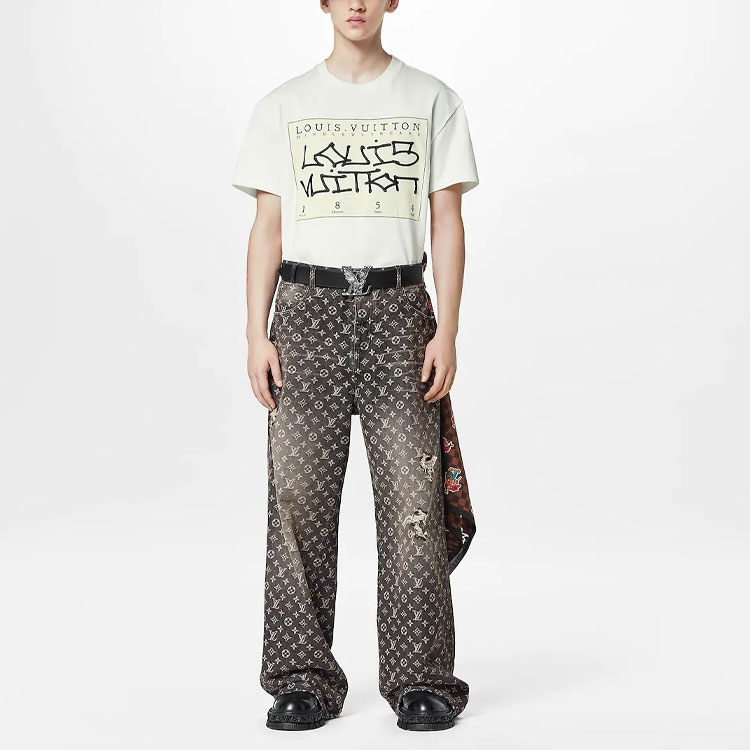 Shop 루이 비통 FW22 올오버 로고 루즈핏 데님 진츠 1AAGPQ