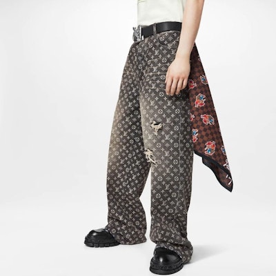 루이 비통 FW22 올오버 로고 루즈핏 데님 진츠 1AAGPQ Details for 루이 비통 FW22 올오버 로고 루즈핏 데님 진츠 1AAGPQ