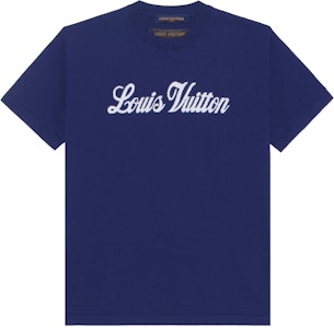 LOUIS VUITTON FW22 Kaos Crewneck Motif Alphabet Biru 1AA4XM Order LOUIS VUITTON FW22 Kaos Crewneck Motif Alphabet Biru 1AA4XM