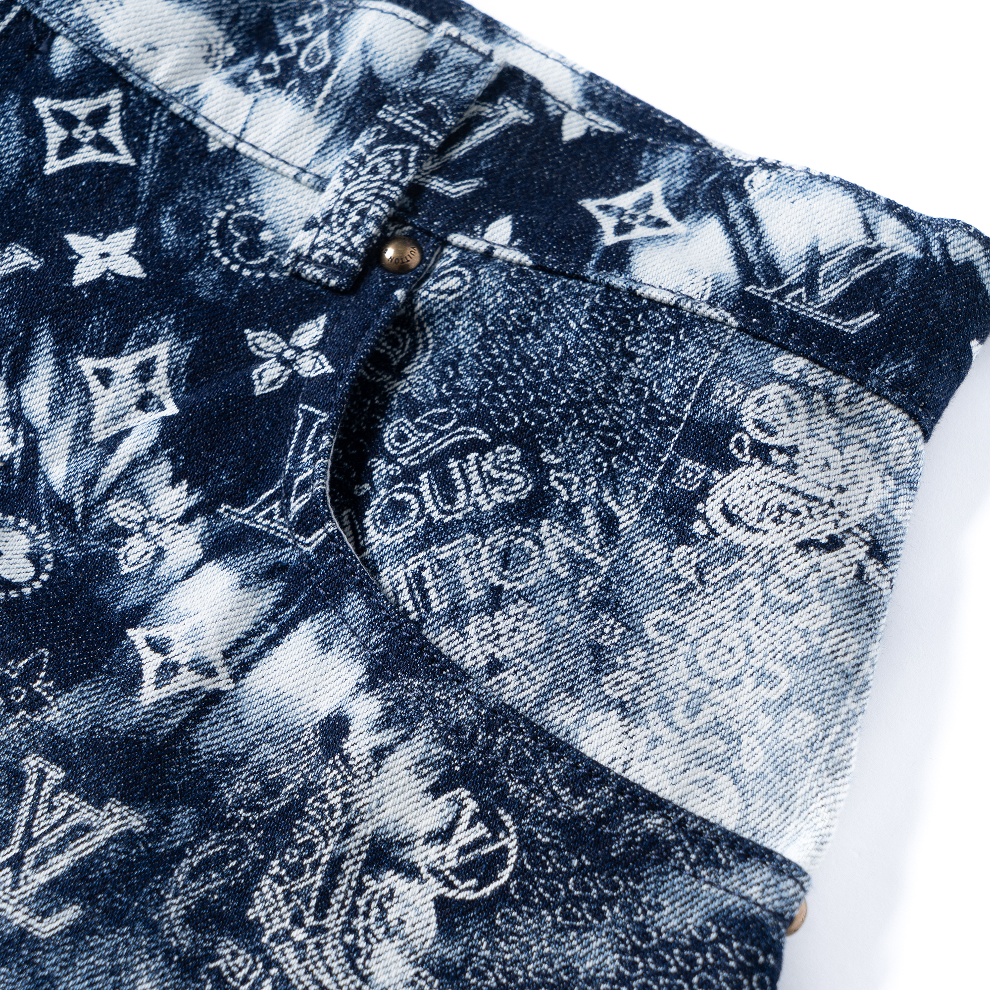 Purchase 路易威登FW22藍白扎染Monogram佩斯利休閒短褲 1AA55K