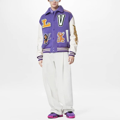 Chaqueta Varsity de Cuero LOUIS VUITTON FW22 Colorblock Cartoon Patch Morado Blanco 1AAHH5 Lookbook Chaqueta Varsity de Cuero LOUIS VUITTON FW22 Colorblock Cartoon Patch Morado Blanco 1AAHH5