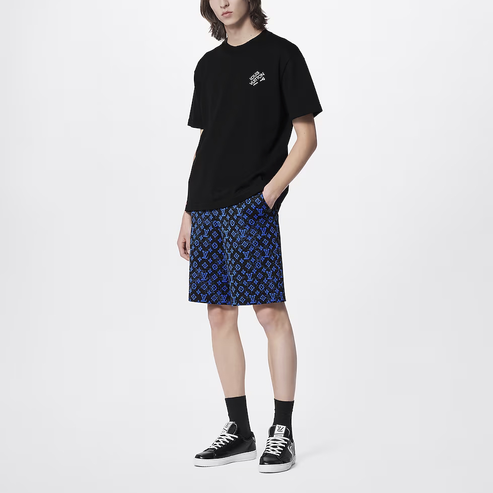Shop LOUIS VUITTON FW22 Fall Logo Print Crewneck Black Short Sleeve  T-Shirt. 1AATXE