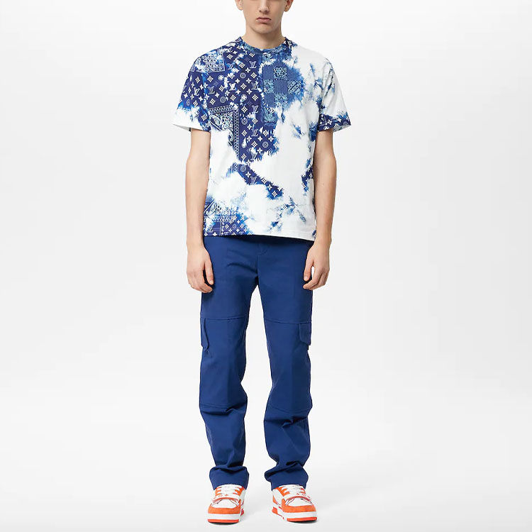 Shop LOUIS VUITTON FW22 Kaos Biru Logo Geometris Paisley Tie-Dye. 1AA5F4