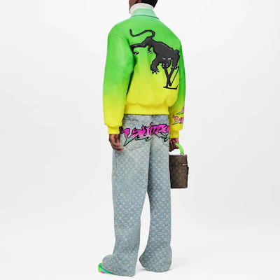 LOUIS VUITTON FW22 Gradient Logo Green Pilot Jacket Outerwear. 1A9UJ2 Shop LOUIS VUITTON FW22 Gradient Logo Green Pilot Jacket Outerwear. 1A9UJ2