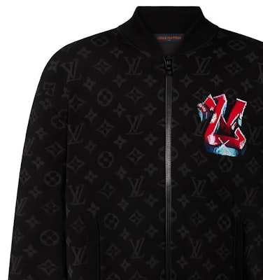 LOUIS VUITTON FW22 Jaket Hitam Monogram Zip-Up Waist 1AA4XT Sizing LOUIS VUITTON FW22 Jaket Hitam Monogram Zip-Up Waist 1AA4XT