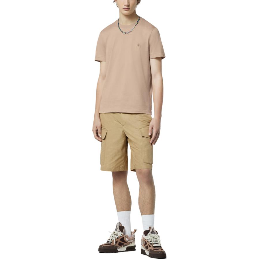 Lookbook 루이비통 FW23 베이지 카고 반바지 지퍼 포켓 1ABJIG