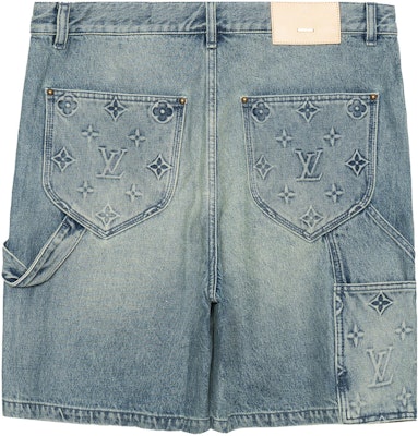 루이비통 FW23 블루 로고 엠보싱 미드라이즈 지퍼 카고 쇼츠 1ABJ7G Lookbook 루이비통 FW23 블루 로고 엠보싱 미드라이즈 지퍼 카고 쇼츠 1ABJ7G