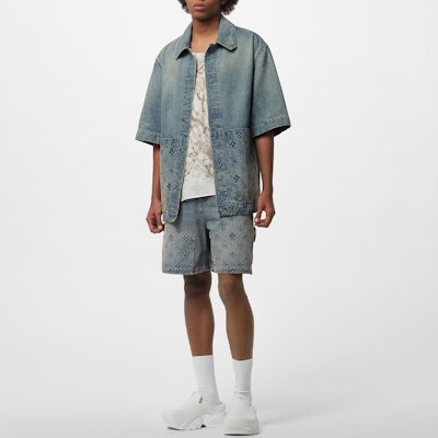 루이 비통 FW23 블루 로고 엠보싱 반팔 셔츠 1ABLDH Lookbook 루이 비통 FW23 블루 로고 엠보싱 반팔 셔츠 1ABLDH