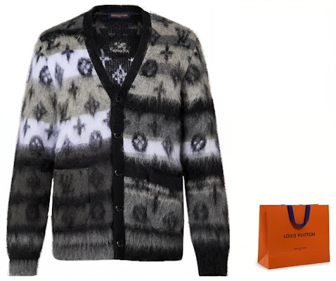 LOUIS VUITTON FW23 Black V-Neck Logo Knit Cardigan Long Sleeve Sweater 1AF342 Order LOUIS VUITTON FW23 Black V-Neck Logo Knit Cardigan Long Sleeve Sweater 1AF342