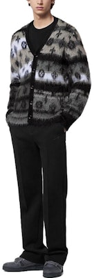 LOUIS VUITTON FW23 Black V-Neck Logo Knit Cardigan Long Sleeve Sweater 1AF342 Shop LOUIS VUITTON FW23 Black V-Neck Logo Knit Cardigan Long Sleeve Sweater 1AF342