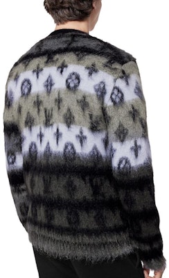 LOUIS VUITTON FW23 Black V-Neck Logo Knit Cardigan Long Sleeve Sweater 1AF342 Sizing LOUIS VUITTON FW23 Black V-Neck Logo Knit Cardigan Long Sleeve Sweater 1AF342