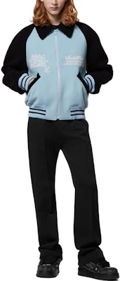 Chaqueta Beisbol Azul con Logo Rayado Bordado Hombre LOUIS VUITTON FW23. 1AFAJ4 Lookbook Chaqueta Beisbol Azul con Logo Rayado Bordado Hombre LOUIS VUITTON FW23. 1AFAJ4