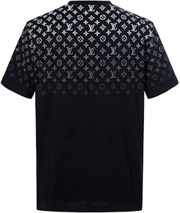 Louis Vuitton FW23 Kaos Crewneck Logo Gradient Hitam Pria. 1AFBB4 Lookbook Louis Vuitton FW23 Kaos Crewneck Logo Gradient Hitam Pria. 1AFBB4