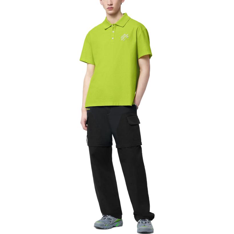 Lookbook 루이비통 FW23 그린 자수 로고 반팔 폴로 셔츠. 1ABIWI