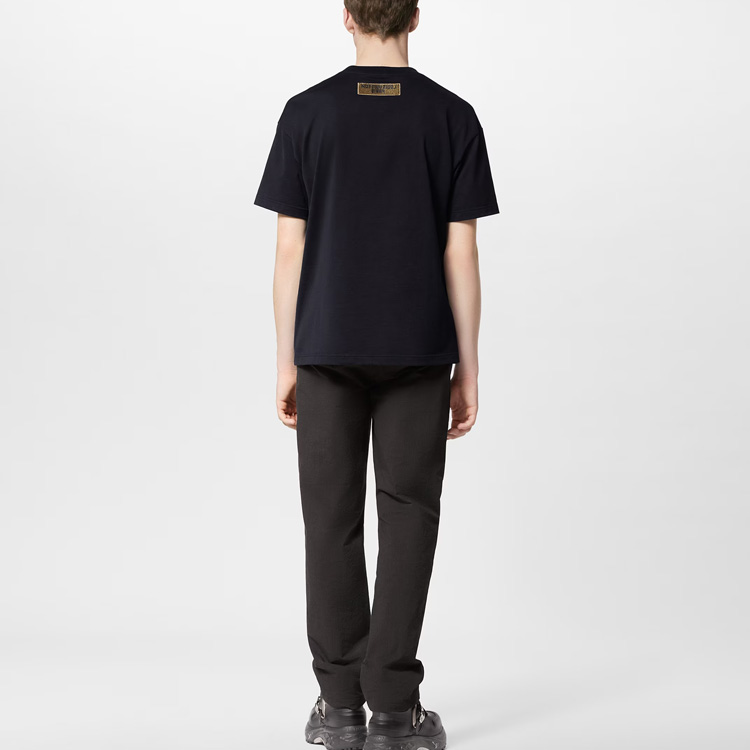 Shop LOUIS VUITTON FW23 Kaos Crewneck Hitam Bordir Logo dan Manik-Manik 1ABYKQ