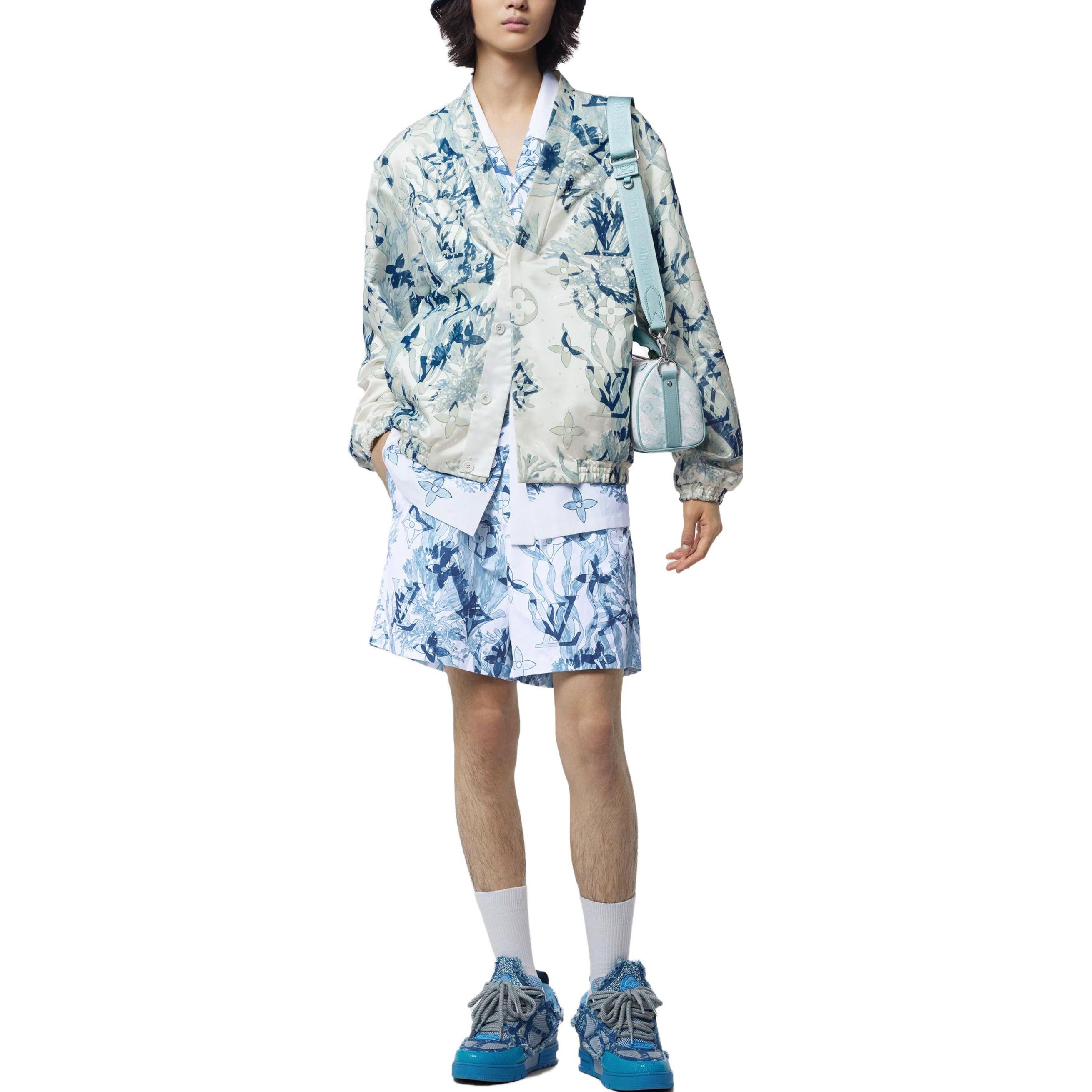 Lookbook Louis Vuitton Jaket Santai Bordir Logo Biru Pria FW23. 1ABJE1