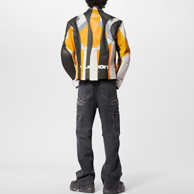 루이 비통 FW23 로고 프린트 비대칭 컷 캐주얼 청바지 블랙 남성용 1ABYEA Purchase 루이 비통 FW23 로고 프린트 비대칭 컷 캐주얼 청바지 블랙 남성용 1ABYEA