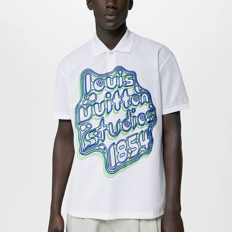 Lookbook 路易威登 FW23 男士白色标志印花休闲 POLO 衫. 1ABY09