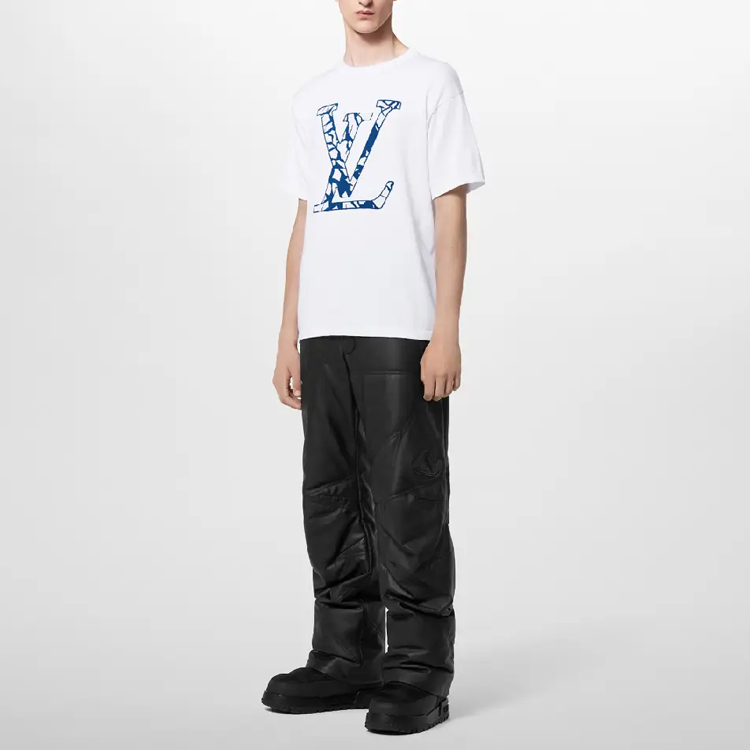 Lookbook LOUIS VUITTON FW23 Kaos Pendek Logo Putih Edisi Terbatas 1AFANA