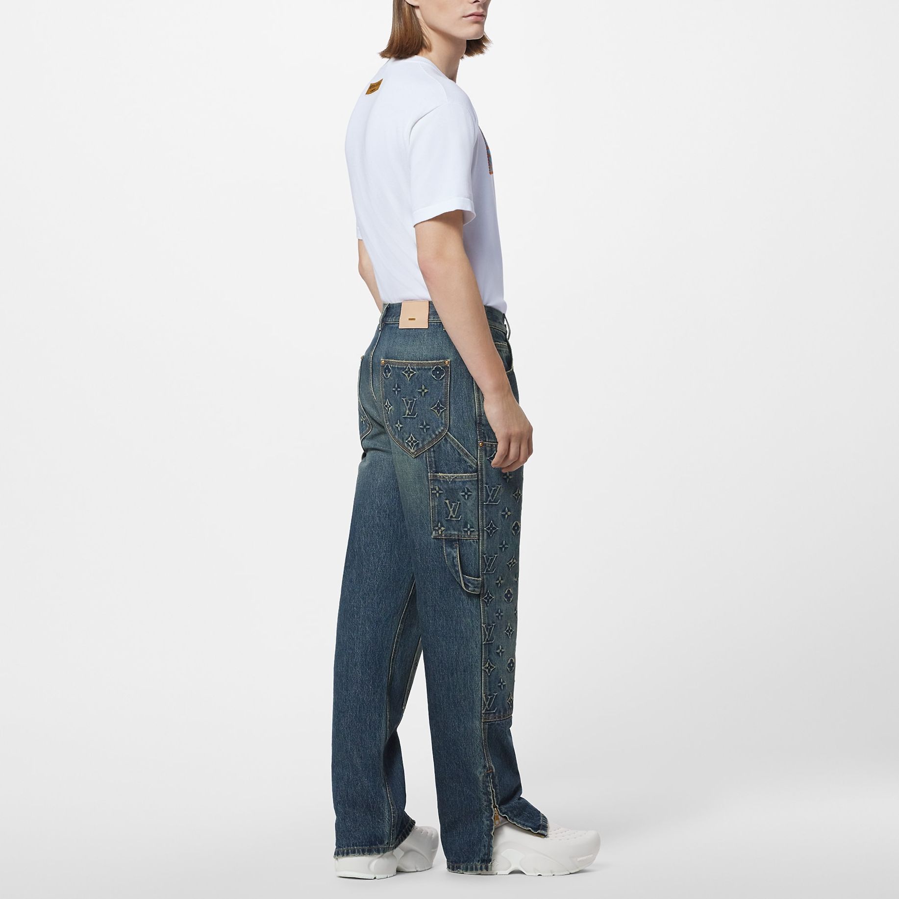 Shop 루이비통 FW23 남성 로고 엠보싱 루즈핏 카고 진 다크블루 1ABJD2