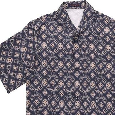 Camisa Oscura de Manga Corta con Logo Monograma LOUIS VUITTON FW23 para Hombre. 1ABJLV Purchase Camisa Oscura de Manga Corta con Logo Monograma LOUIS VUITTON FW23 para Hombre. 1ABJLV