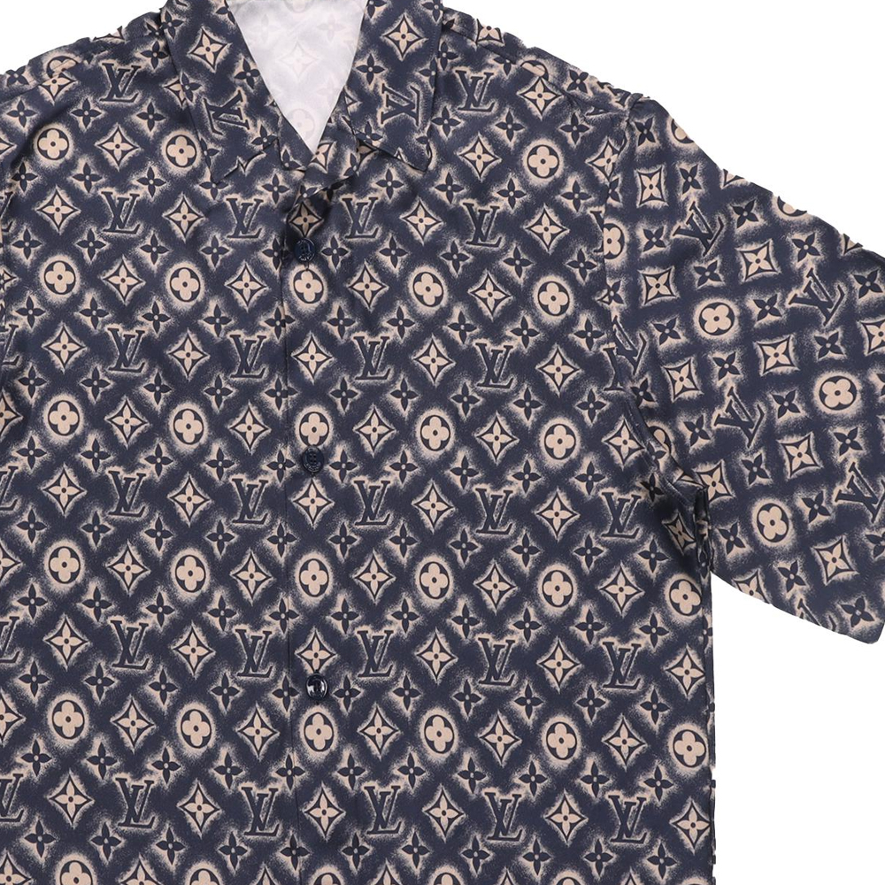 Sizing Camisa Oscura de Manga Corta con Logo Monograma LOUIS VUITTON FW23 para Hombre. 1ABJLV