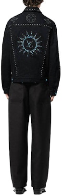루이비통 FW24 블랙 데님 자켓 로고 자수 디자인. 1AFWX1 Shop 루이비통 FW24 블랙 데님 자켓 로고 자수 디자인. 1AFWX1