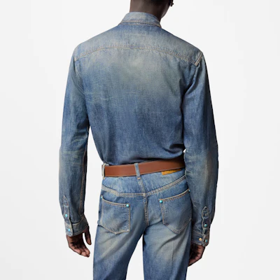 루이비통 FW24 로고 리벳 블루 슬림핏 데님 셔츠 긴팔 1AFXL5 Purchase 루이비통 FW24 로고 리벳 블루 슬림핏 데님 셔츠 긴팔 1AFXL5