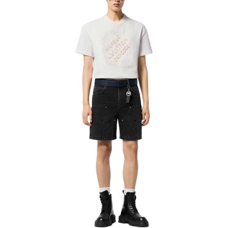 Lookbook 루이비통 FW24 로고 패턴 지퍼 포켓 데님 반바지 블랙 남성용. 1AFVAG