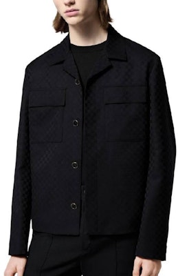 루이 비통 FW24 솔리드 로고 자카드 긴팔 셔츠 블랙 1AFVND Lookbook 루이 비통 FW24 솔리드 로고 자카드 긴팔 셔츠 블랙 1AFVND