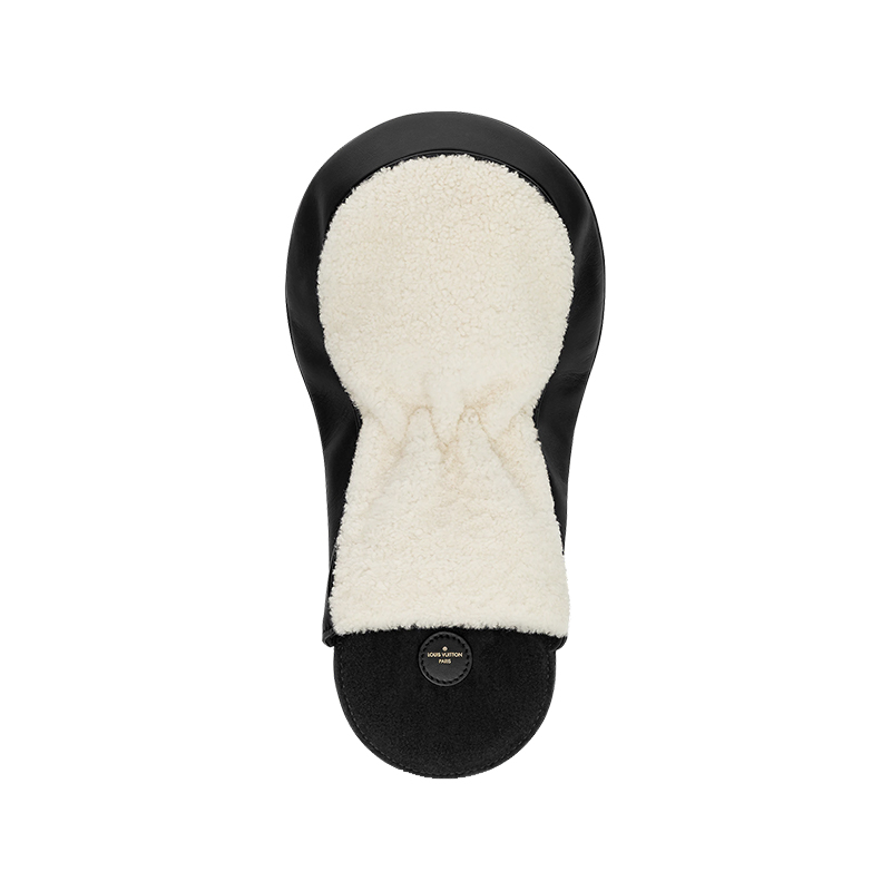 Shop LOUIS VUITTON Golf Accessories Canvas Leather Wool Unisex Sports Set GI0825