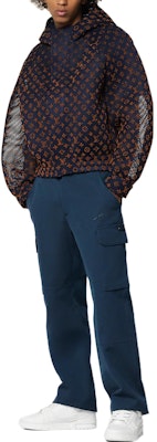 路易威登漸層格紋Logo印花橘色腰夾克 1AAVBM Lookbook 路易威登漸層格紋Logo印花橘色腰夾克 1AAVBM