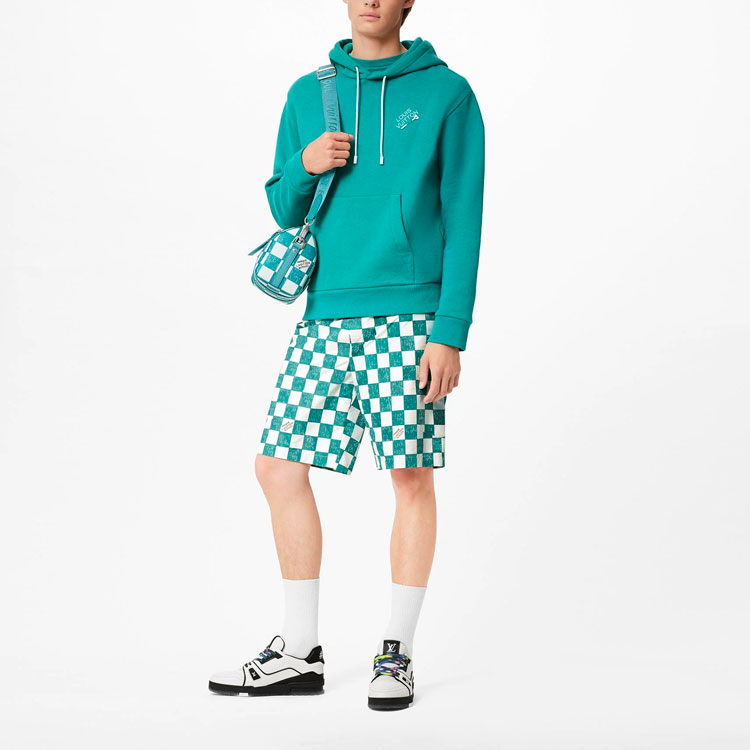 Lookbook LOUIS VUITTON Logo Hijau Crewneck Sweatshirt Lelaki. 1A99VY