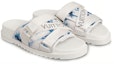 Lookbook Louis Vuitton Honolulu Monogram 'Tie-Dye Denim' Slippers Blue White 1A5HQV