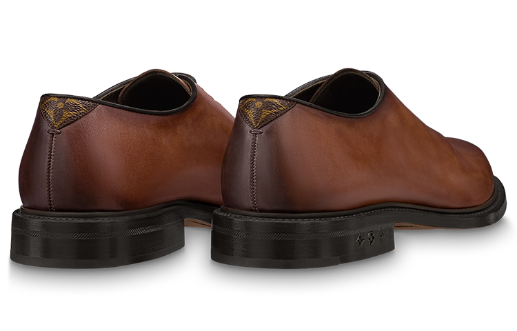 Shop Kasut Louis Vuitton Kulit Lelaki 'Waxed Brown Lace-up'. 1AA6LX