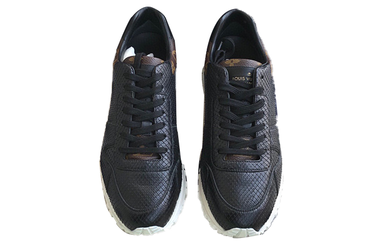 Shop ルイ・ヴィトン レザー ブラック スニーカー 1A418F