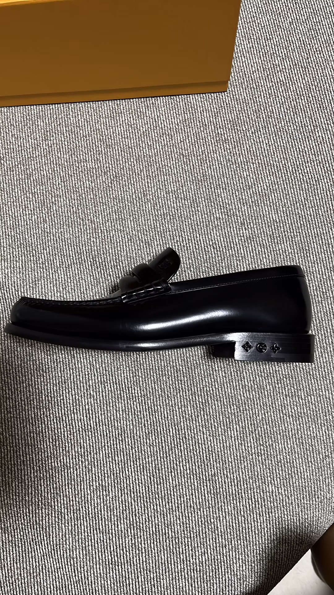 louis-vuitton-loafer-traditional-1-aamwf